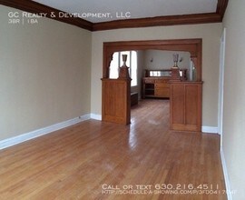 8242 S Houston Ave-Unit -Unit 2 in Chicago, IL - Building Photo - Building Photo
