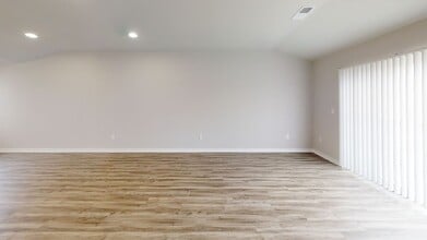 700 Cedar Bluffs Dr in Slinger, WI - Foto de edificio - Building Photo