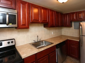 Maple Court Apartments in Wrightstown, NJ - Foto de edificio - Interior Photo