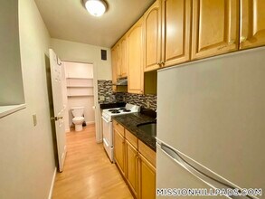 2 Shepherd Ave in Boston, MA - Foto de edificio - Building Photo