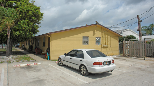 1122-1118 N F St in Lake Worth, FL - Building Photo - Building Photo