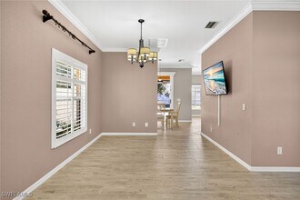 8250 Silver Birch Way in Lehigh Acres, FL - Foto de edificio - Building Photo