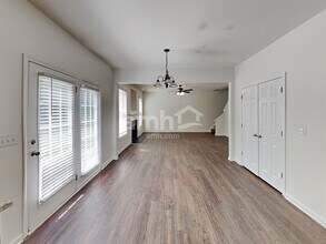 9823 Jeanette Cir in Charlotte, NC - Foto de edificio - Building Photo