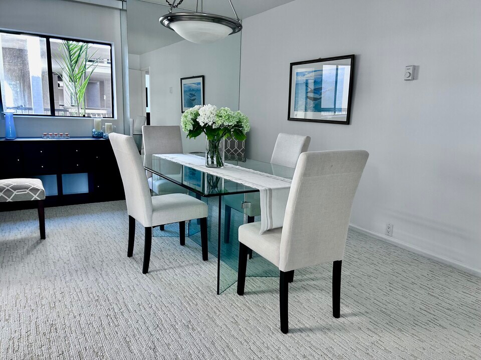 7550 Eads Ave, Unit 7550 Eads Avenue #203 in La Jolla, CA - Foto de edificio