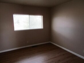 1905 Claus Rd in Modesto, CA - Foto de edificio - Building Photo