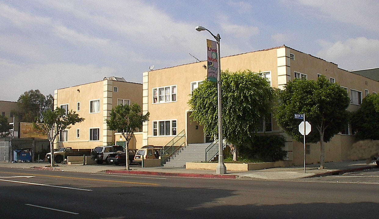 Melrose Studio Apartments in Los Angeles, CA - Building Photo