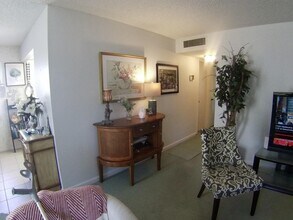 571 Capri L in Delray Beach, FL - Building Photo - Building Photo