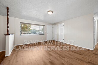 306 W Maple Ave in Meridian, ID - Building Photo - Building Photo