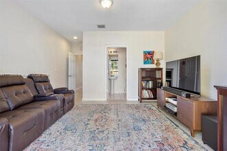 1835 N Dixie Hwy in Fort Lauderdale, FL - Building Photo - Building Photo