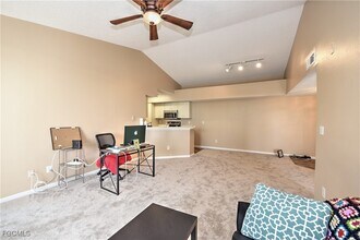 13615 Eagle Ridge Dr in Ft. Myers, FL - Foto de edificio - Building Photo