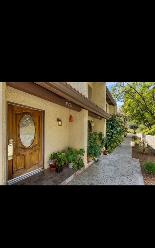 9701 Vía Roma in Burbank, CA - Building Photo - Building Photo