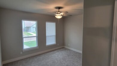 700 The Cottages in Godley, TX - Building Photo - Building Photo