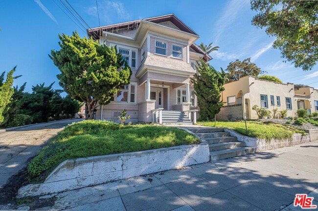 108 N Broadway in Redondo Beach, CA - Building Photo - Building Photo