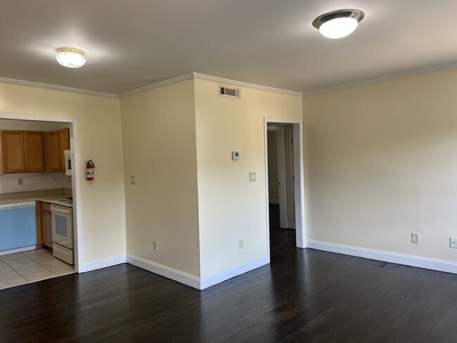 2367 Cascade Rd in Atlanta, GA - Building Photo - Building Photo