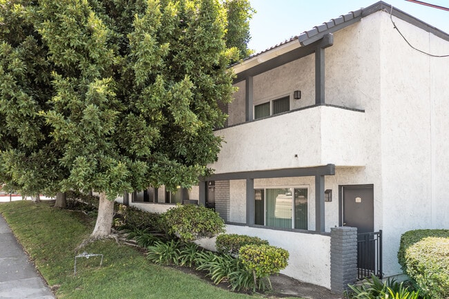 Stonewood Apartments in Brea, CA - Foto de edificio - Building Photo