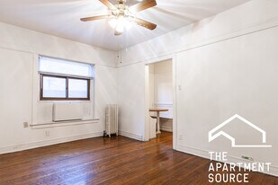 3034 N Halsted St, Unit 1C in Chicago, IL - Building Photo