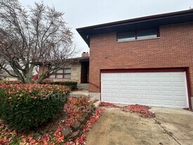 7201 Englewood Dr in Englewood, OH - Building Photo