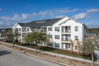 The Clarke at Kendall Town Apartments in Jacksonville, FL - Foto de edificio - Building Photo