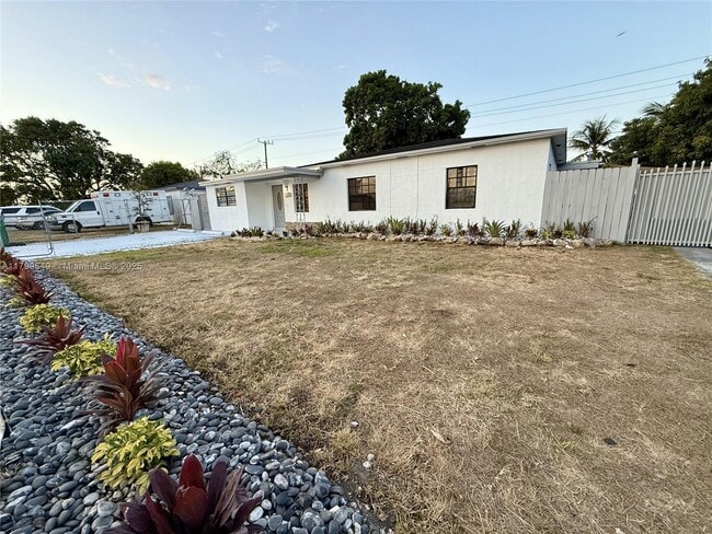 property at 14471 Lincoln Blvd