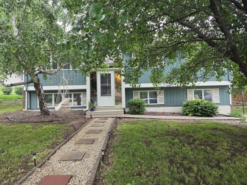 609 Wheatland Dr in Junction City, KS - Foto de edificio