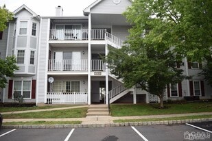 61 Brighton Way in North Brunswick, NJ - Building Photo