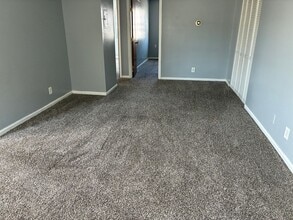 4405 Landside Dr in Louisville, KY - Building Photo - Building Photo