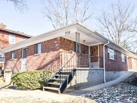 731 S Woodlawn Ave, Unit 731 Woodlawn Apt A in Bloomington, IN - Building Photo