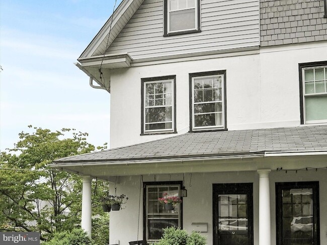 3 Bells Mill Rd in Glenside, PA - Foto de edificio - Building Photo