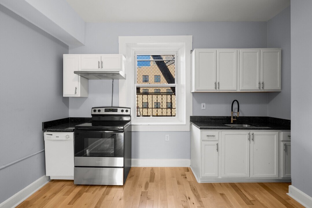 112 W Mulberry St in Baltimore, MD - Building Photo