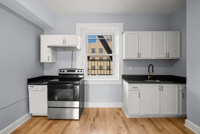 property at 112 W Mulberry St