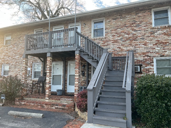 1416 Moorman Ave NW in Roanoke, VA - Foto de edificio - Building Photo