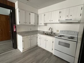 2 N Huron St in Ypsilanti, MI - Foto de edificio - Building Photo