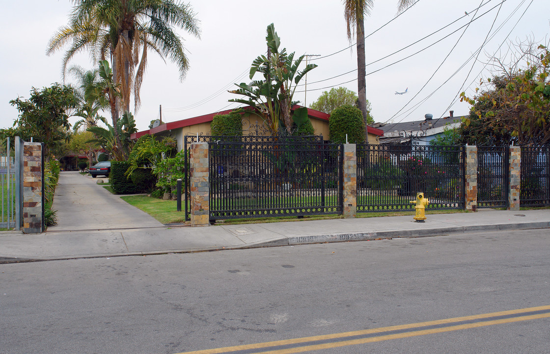 10919 Freeman Ave in Inglewood, CA - Building Photo