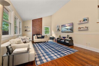 176 Valley Rd in Greenwich, CT - Building Photo - Building Photo