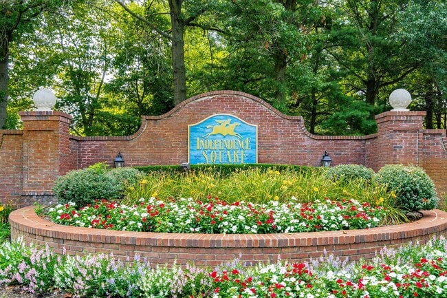 5 Whistler Dr in Freehold, NJ - Building Photo - Building Photo