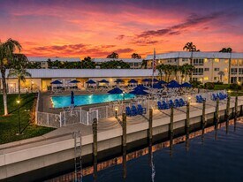 10 Colonial Club Dr in Boynton Beach, FL - Building Photo