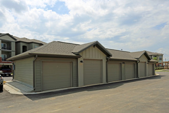 Cross Creek Village in Hattiesburg, MS - Building Photo - Building Photo