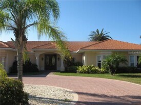 376 W Royal Flamingo Dr in Sarasota, FL - Building Photo