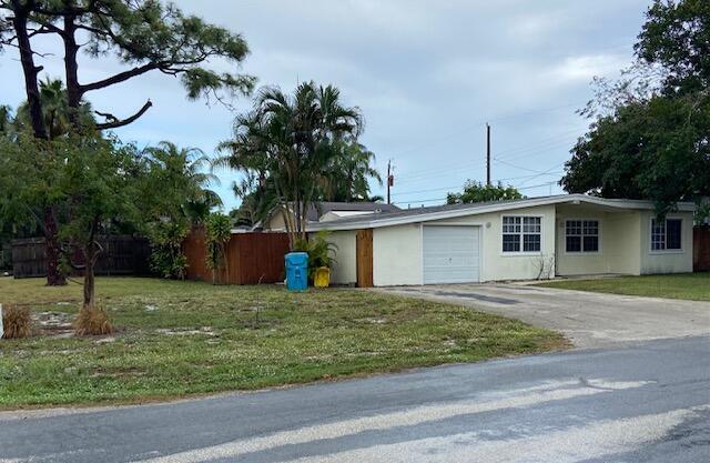 702 NW 8th Ct in Boynton Beach, FL - Building Photo