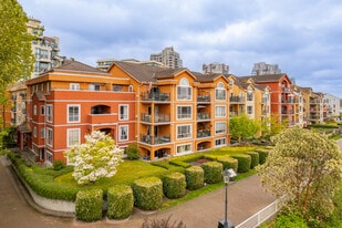 The Rialto in New Westminster, BC - Building Photo