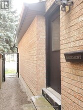 69 Moorcrest Dr in Aurora, ON - Building Photo - Building Photo