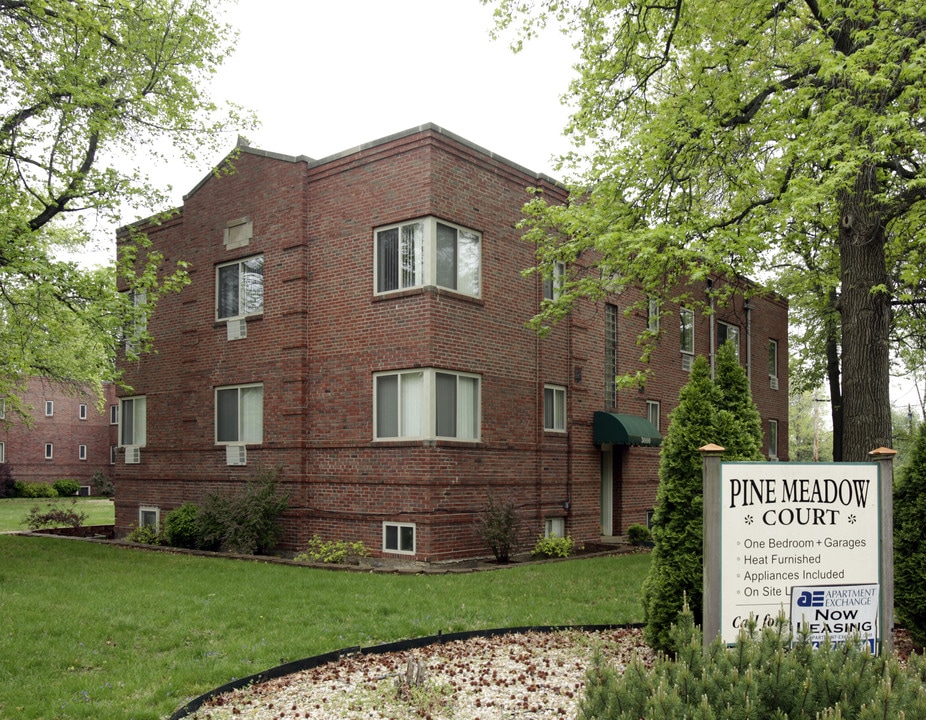 Pine Meadow Court in Maplewood, MO - Building Photo