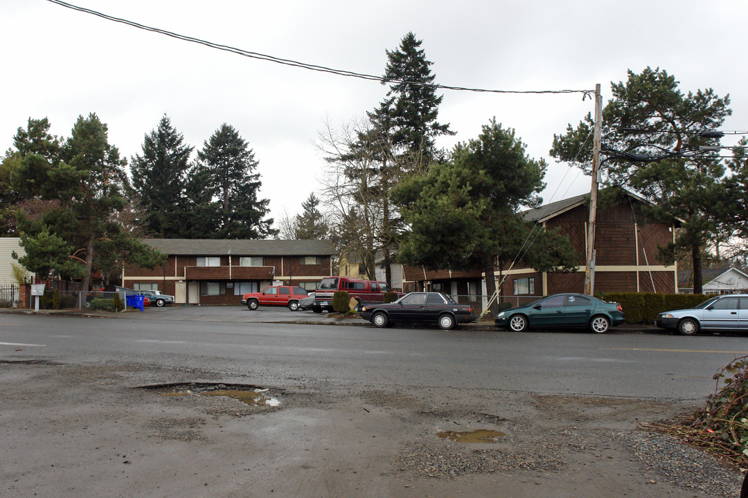 4621-4639 NE Cully Blvd in Portland, OR - Foto de edificio