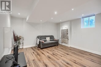 5444 Longford Dr in Mississauga, ON - Building Photo - Building Photo