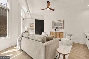 1700 Kalorama Rd NW in Washington, DC - Building Photo