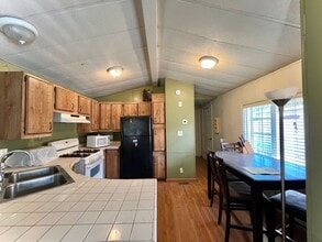 991 Foothill Rd in Hollister, CA - Building Photo - Building Photo