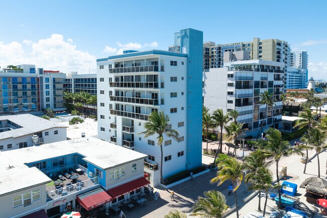 Laurel House in Hollywood, FL - Building Photo - Building Photo