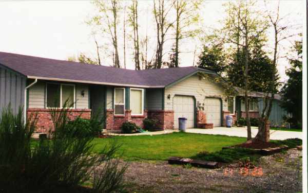 35607-35609 94th Ave S in Roy, WA - Building Photo