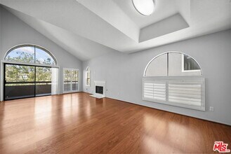 14572 Dickens St in Los Angeles, CA - Building Photo - Building Photo