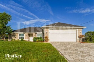 30 El Dorado Blvd S in Cape Coral, FL - Building Photo